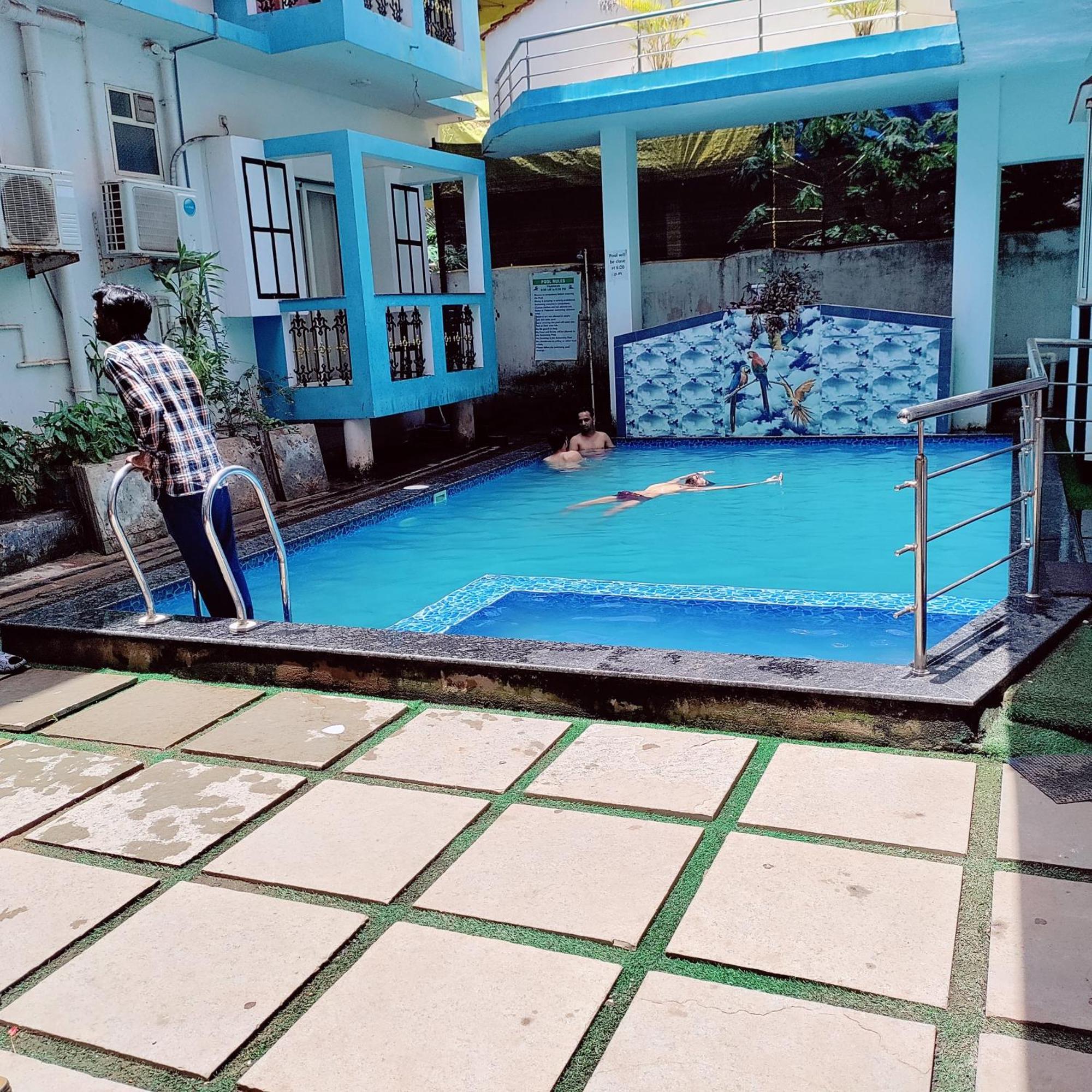 Hotel Queen Queen Sea Calangute Bagian luar foto