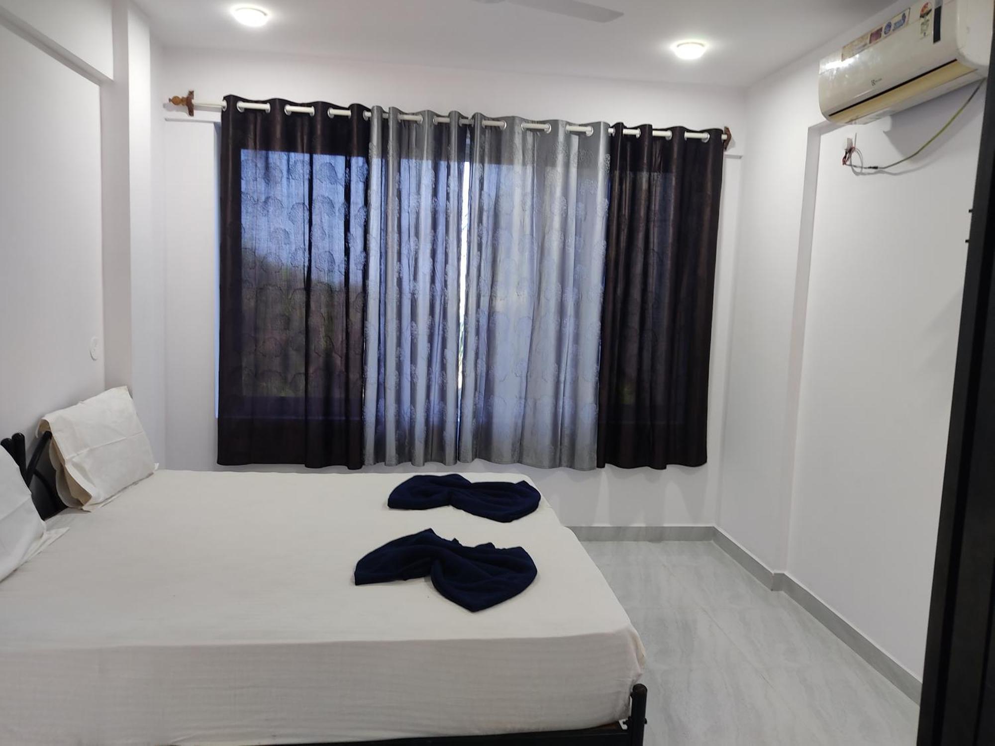Hotel Queen Queen Sea Calangute Bagian luar foto