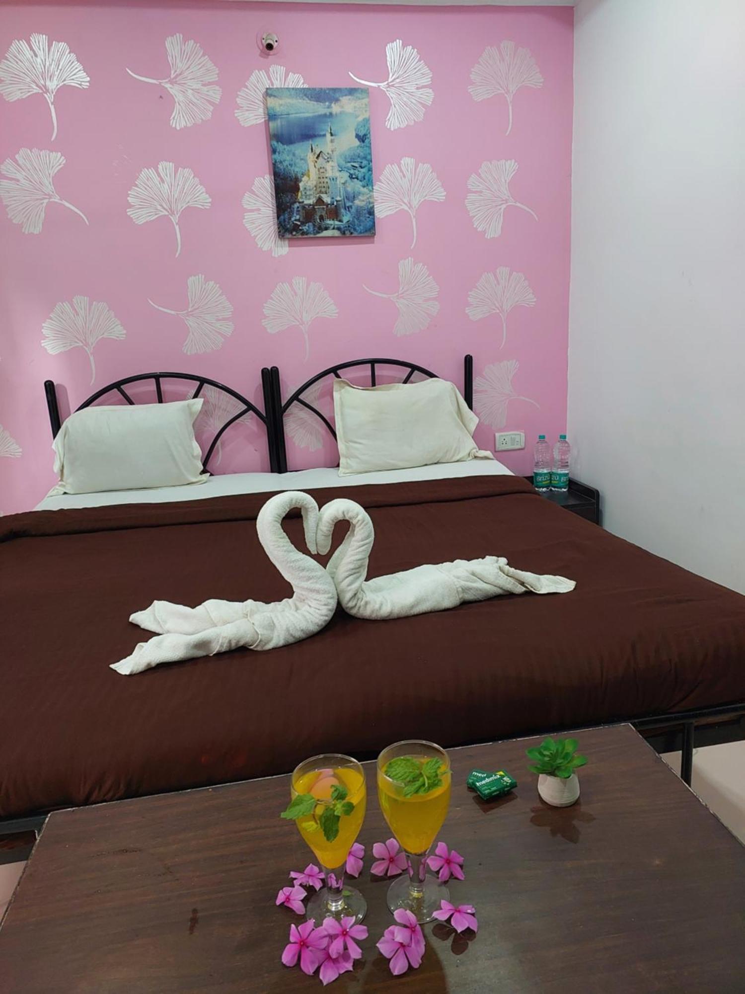 Hotel Queen Queen Sea Calangute Bagian luar foto
