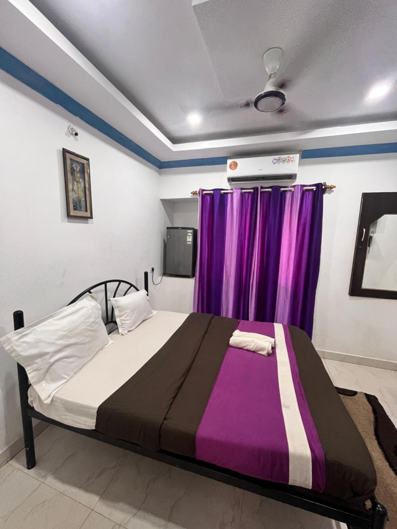 Hotel Queen Queen Sea Calangute Bagian luar foto